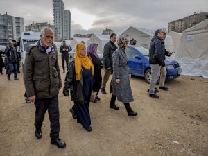 "Diyarbakır anneleri" Elazığ'da çadır kenti ziyaret etti