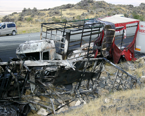 Iğdır'da PKK İki TIR Yaktı