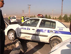 Kars'ta servis aracına polis çarptı