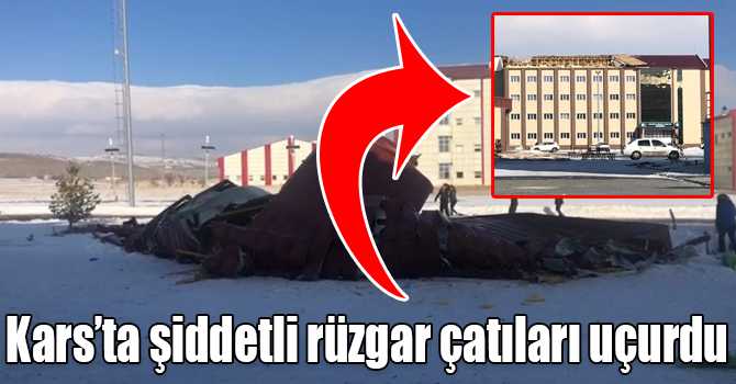 Kars’ta şiddetli rüzgar çatıları uçurdu