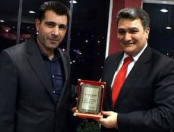 Cengiz Zeybek'e Plaket