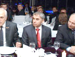 Kars Emniyet Müdürü Çakmak'a Plaket