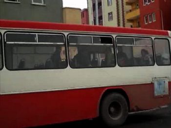 Kars'ta Belediye Otobüsü Kaza Yaptı