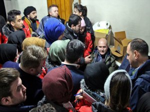 İçişleri Bakanı Soylu, Elazığ'daki depremde görev alan gönüllü gençlerle buluştu