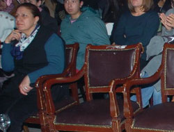 Kars'ta Bağca konseri protestolara sahne oldu