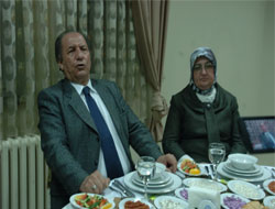 Kars Valisi Van Depremzedelerine yemek verdi
