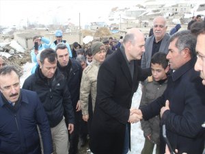 İçişleri Bakanı Süleyman Soylu, depremde hasar gören köylerde incelemelerde bulundu: