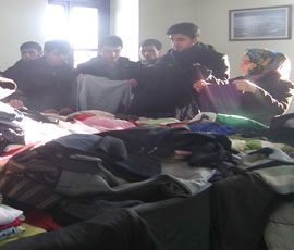 Kars'ta “Giymiyorsan Giydir” kampanyası devam Ediyor