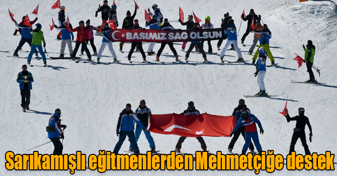 Kayarken Türk bayrağı açan Sarıkamışlı eğitmenlerden Mehmetçiğe destek