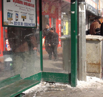 Kars'ta Dolmuş durakları dondurmasın