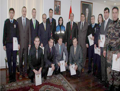 Kars Valisi başarılı polislere takdirname dağıttı