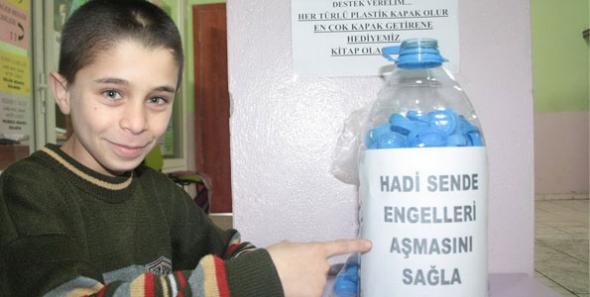 Okuma Salonu Öğrencileri, Küçük Kadir için mavi kapak topluyor