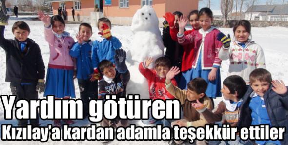 Yardım götüren Kızılay’a kardan adamla teşekkür ettiler