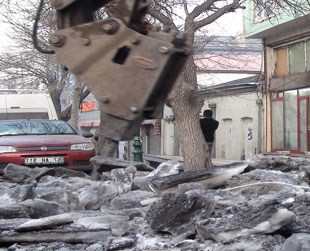 Kars'ta Zorlu bahar temizliği