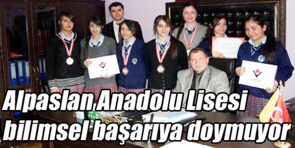 Alpaslan Anadolu Lisesi bilimsel başarıya doymuyor