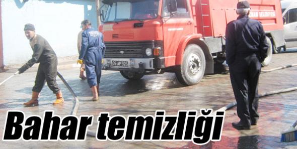 Kağızman’da caddeler yıkandı