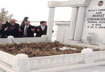 Aşık Murat Çobanoğlu mezarı başında anıldı