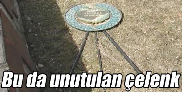 Bu da unutulan çelenk