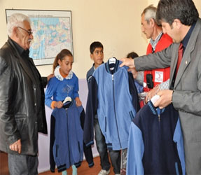 Kars'ta Kızılay Öğrencileri Sevindirdi