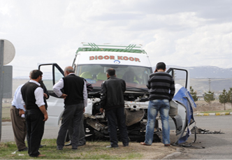 Kars'ta Trafik Kazası: 8 Yaralı