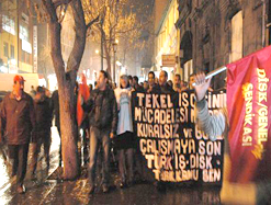 Tekel işçilerine meşaleli destek