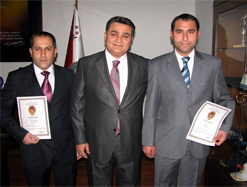 7 ayda 76 polise takdirname