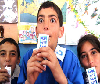 Kars'ta Süt Dağıtımı