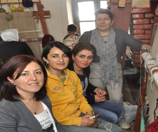 Kars'ta Kilim Dokuma Devam Ediyor