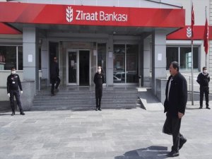 Tatvan'da banka ve market önlerinde güvenlik önlemleri alındı