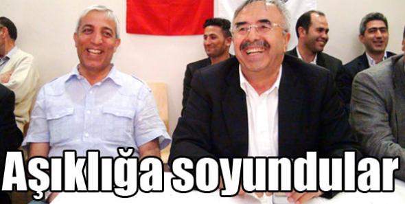 Müsteşarla Vekiller aşıklığa soyundu