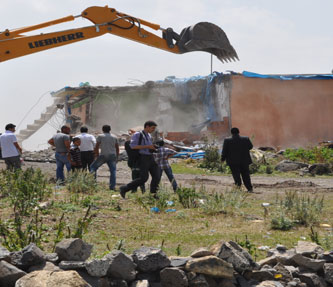 Kars'ta TOKİ Yıkıma Başladı