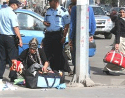 Kars'ta Şüpheli Çanta Polisi Alarma Geçirdi