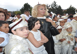 İşkadını Berrin Yurdakoş’tan Sünnet Şöleni