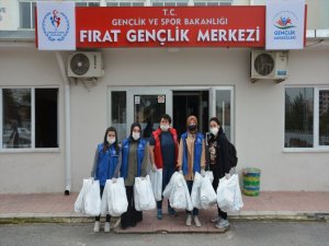 Malatya'da gönüllü gençlerden çocuklara 23 Nisan hediyesi
