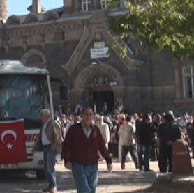 Kars'tan Hacı adayları uğurlandı