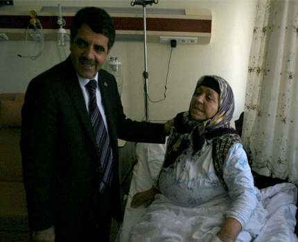 Bozkuş, Yaşlı Kadını Hastanede Ziyaret Etti