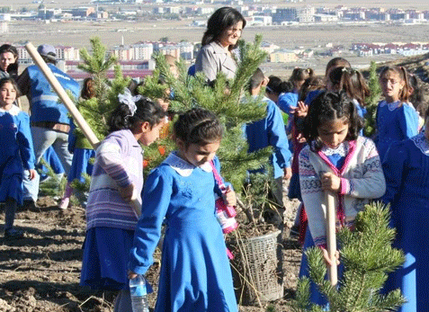 Kars'ta 2 Bin Fidan Toprakla Buluştu