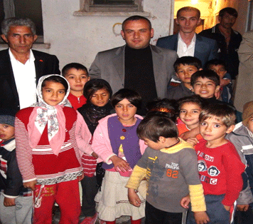Kars'ta MHP'den Bayram Yardımı