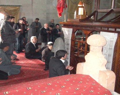 Harakani türbesi doldu taştı