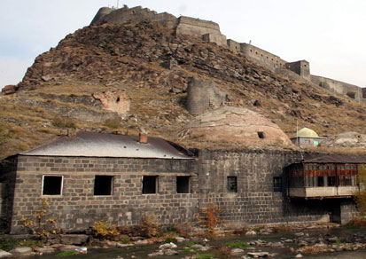 Kars'ta Tarih Yok Oluyor,Yetkililer Uyuyor