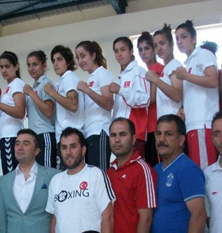 Kars'tan Polonya'ya Yumruk!