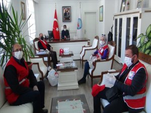 Tatvan Kaymakamı Özkan, Türk Kızılay Şube Başkanı Taşar'ı kabul etti