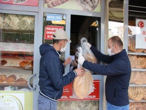 Hakkari'de "Askıda ekmek var" kampanyası