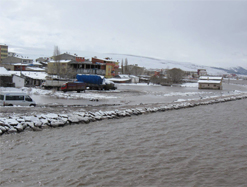 ARDAHAN'DA SEL HAYATI FELCE UĞRATTI
