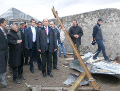 KARS'TA SEL VE FIRTINANIN YARALARI SARILIYOR