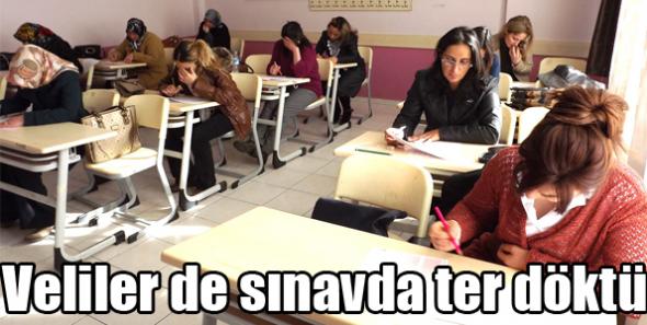 Veliler de sınavda ter döktü