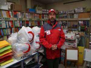 Türk Kızılay Oltu'da ihtiyaç sahiplerine yardımlarını sürdürüyor