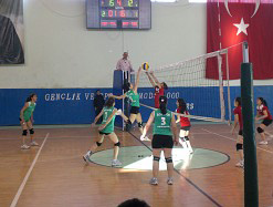 Kars Gençlik Spor Voleybol Takımı 8'li Gruplara Kaldı