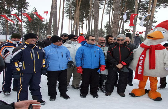 Sarıkamış Bayraktepe’de kayak sezonu açıldı