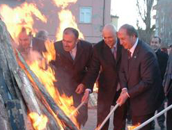Nevruz ateşini protokol yaktı‏